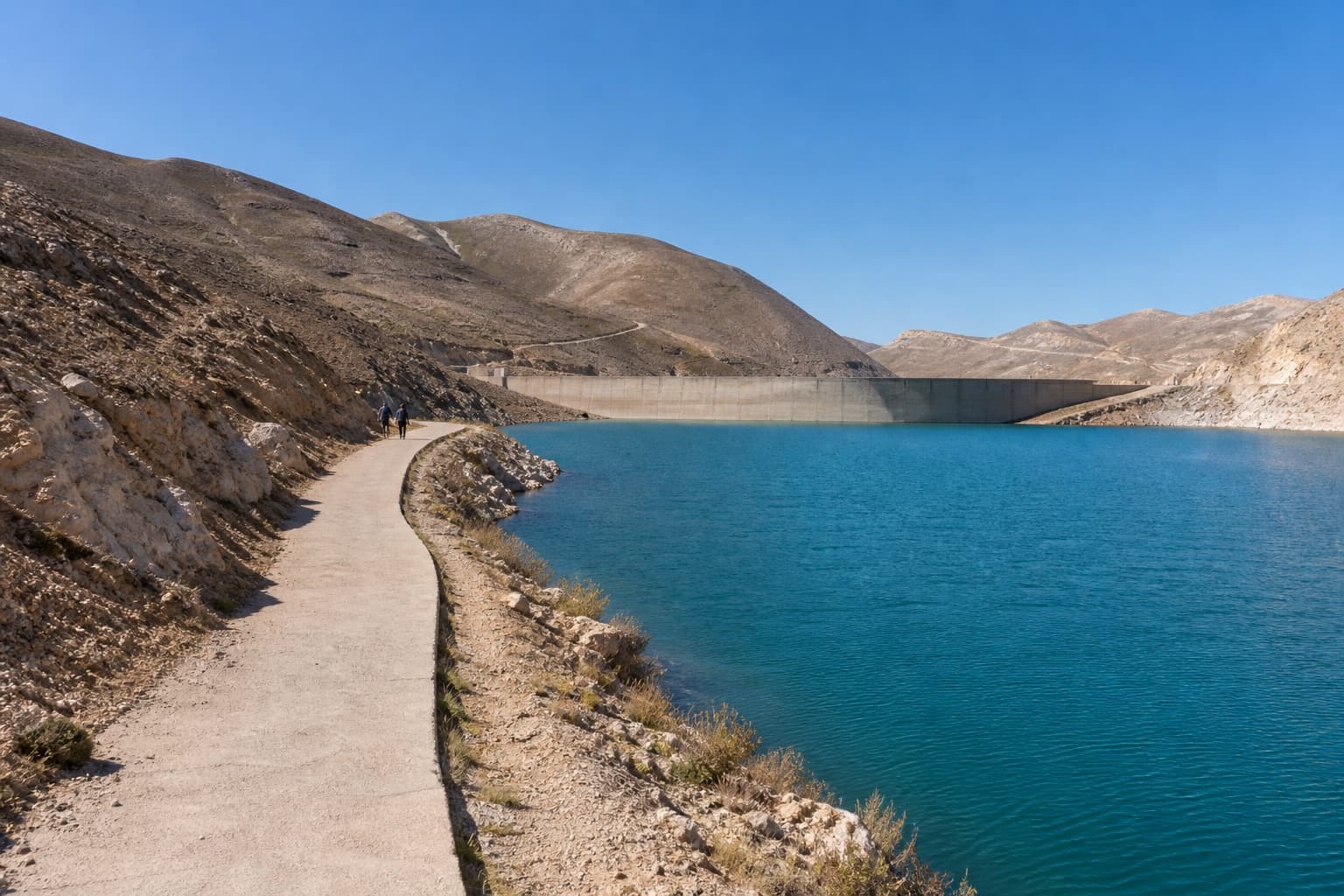 Walking path along the Chabrouh reservoir near Faraya